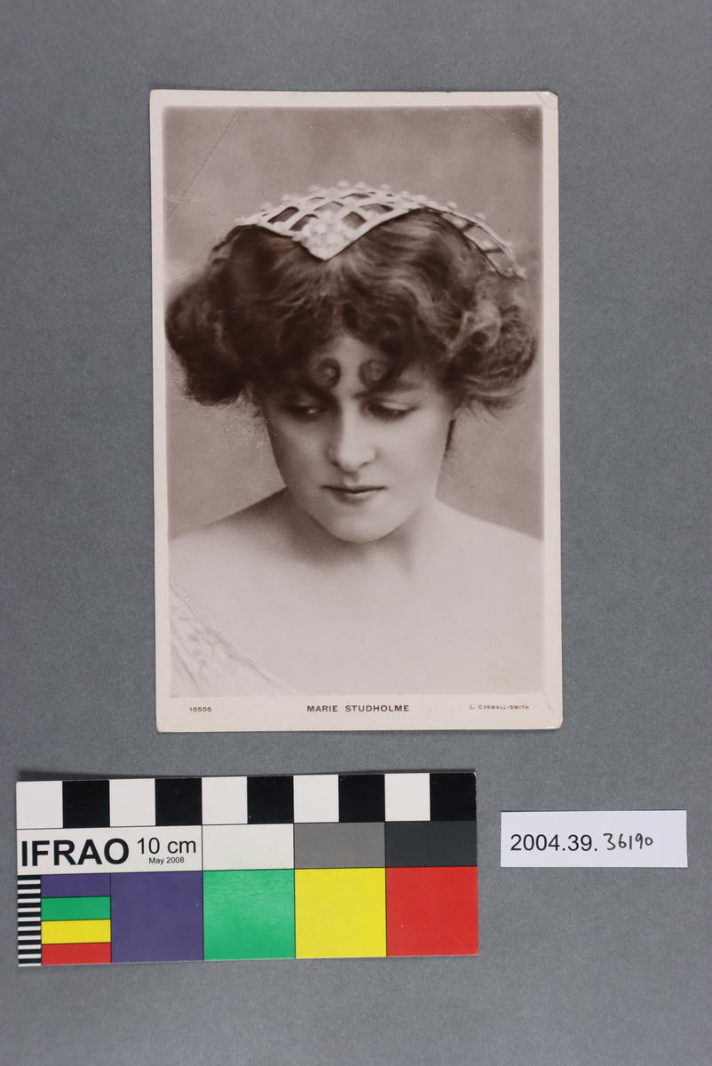 postcard-marie-studholme-canterbury-museum